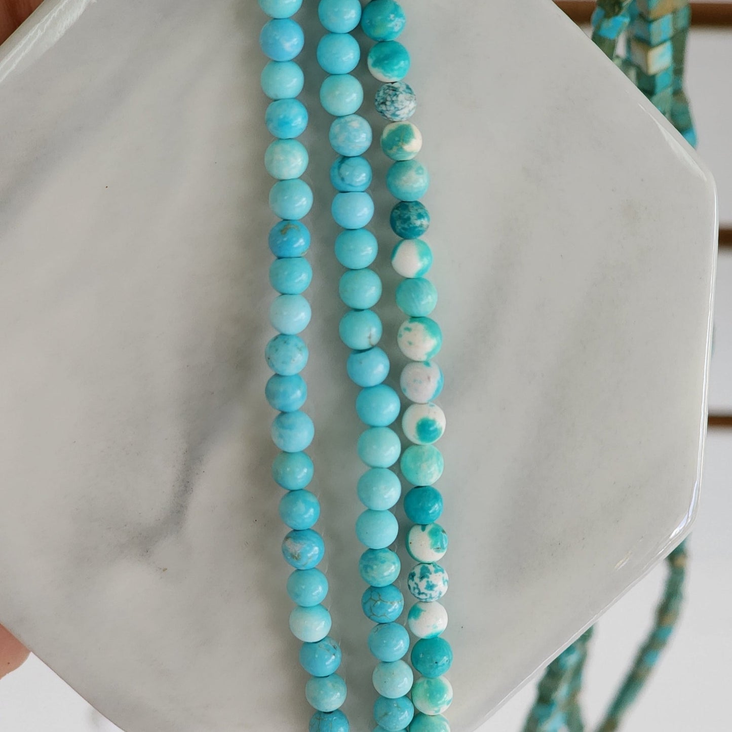 Howlite Natural 4.5MM / 1 tira