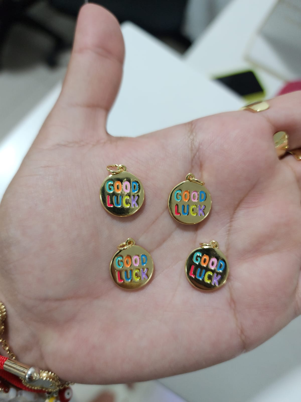 Dije GOOD LUCK Baño Oro 18k