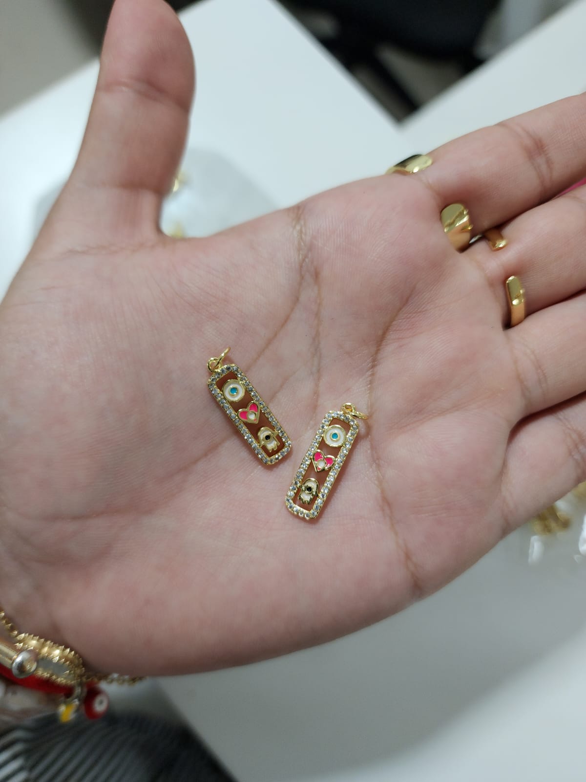 Ojo-Mano-Corazon Baño Oro 18k Zirconias