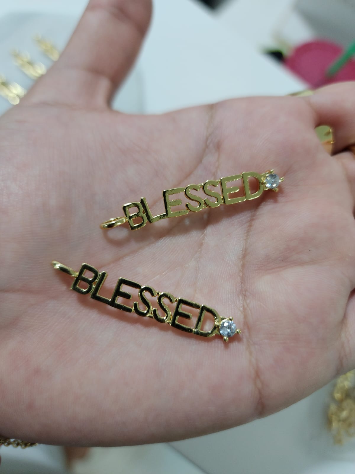 Dije BLESSED Baño Oro Zirconias