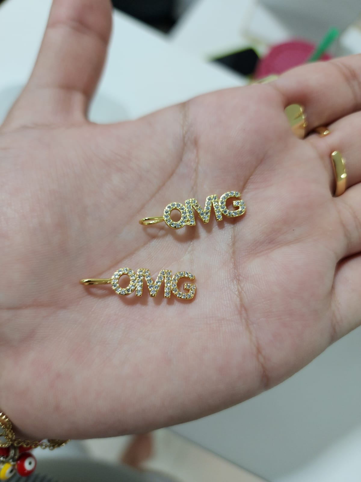 Dije OMG Baño Oro 18k & Zirconias