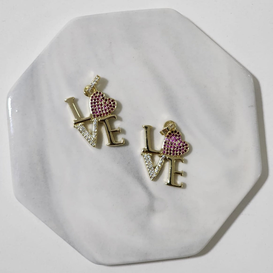 Dije LOVE Baño Oro 18k Zirconias