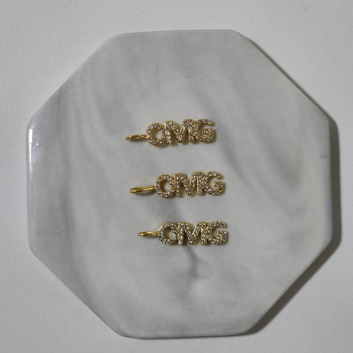 Dije OMG Baño Oro 18k & Zirconias