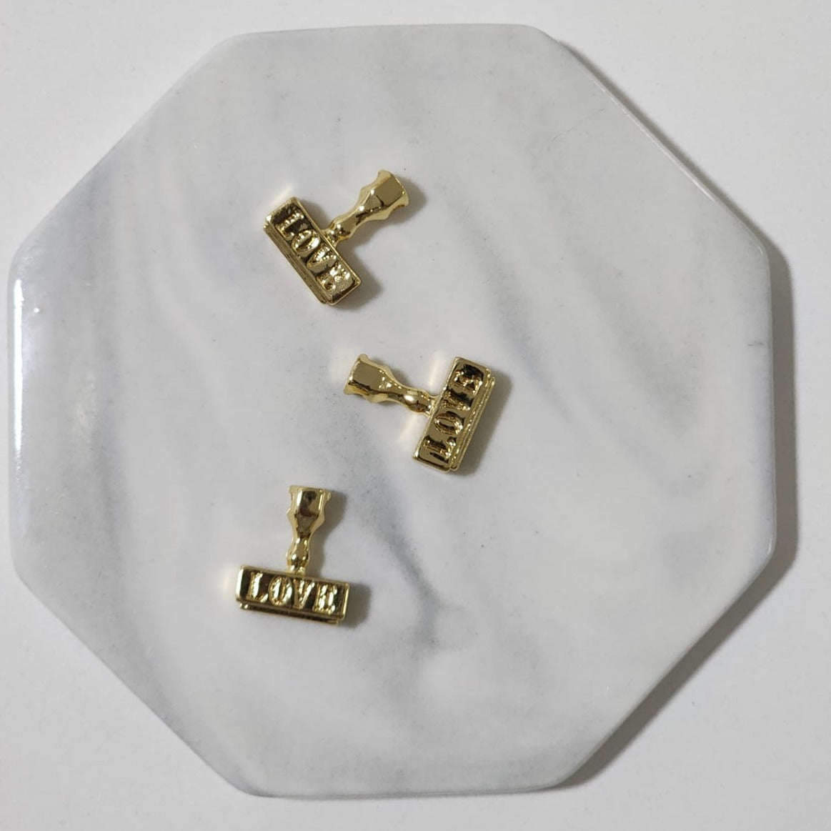 Dije Martillo LOVE Baño Oro 18k