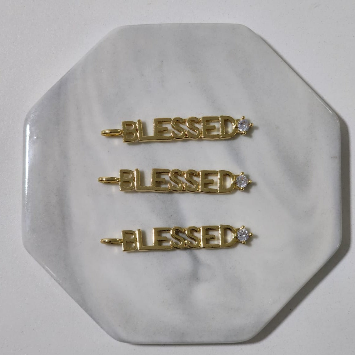 Dije BLESSED Baño Oro Zirconias