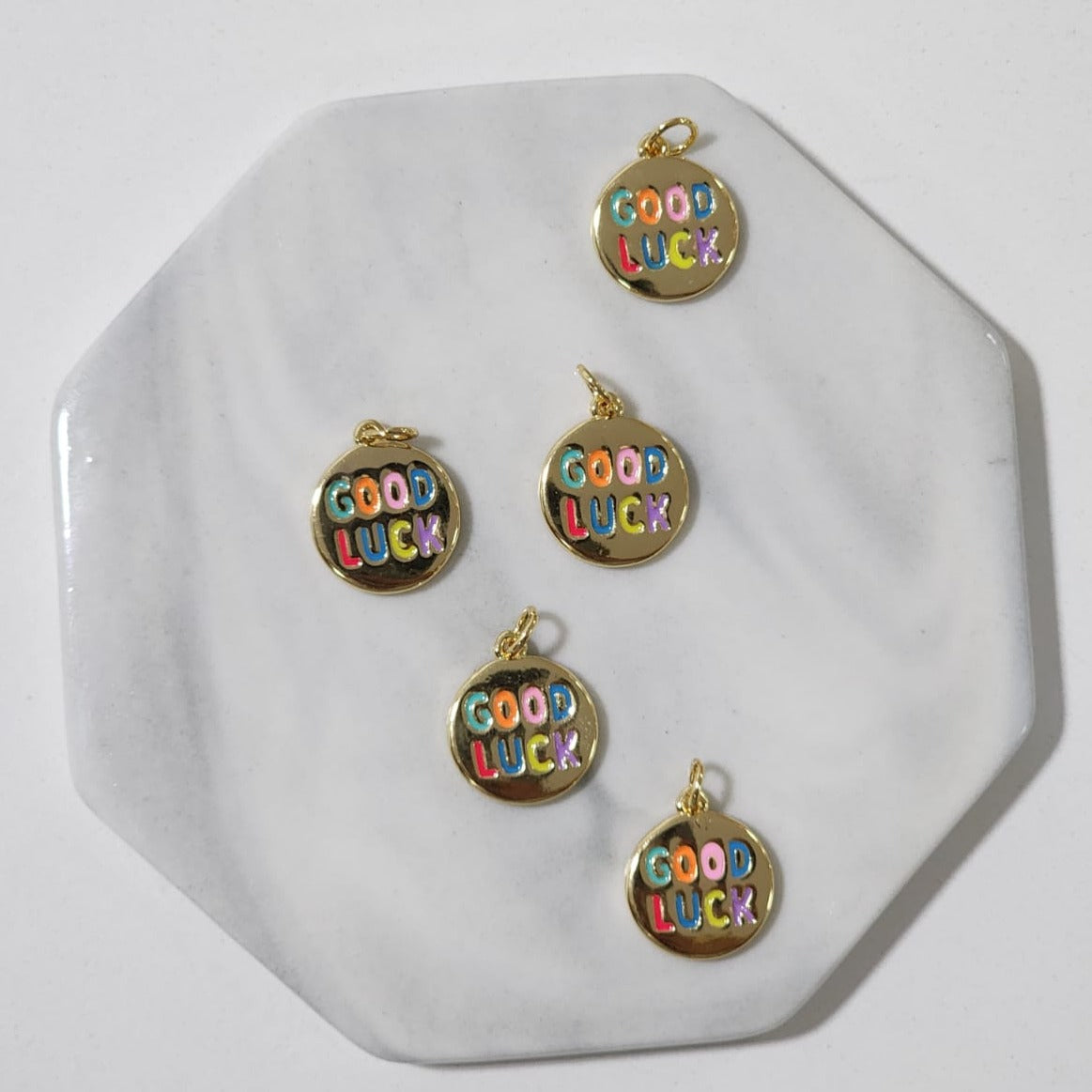 Dije GOOD LUCK Baño Oro 18k
