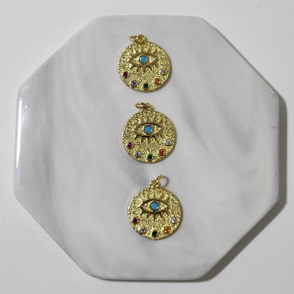 Medalla Ojo Baño Oro 18k & Zirconias